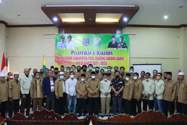 Foto Bersama Pengurus PBSI Tanjab Barat Masa Bakti 2021-2025