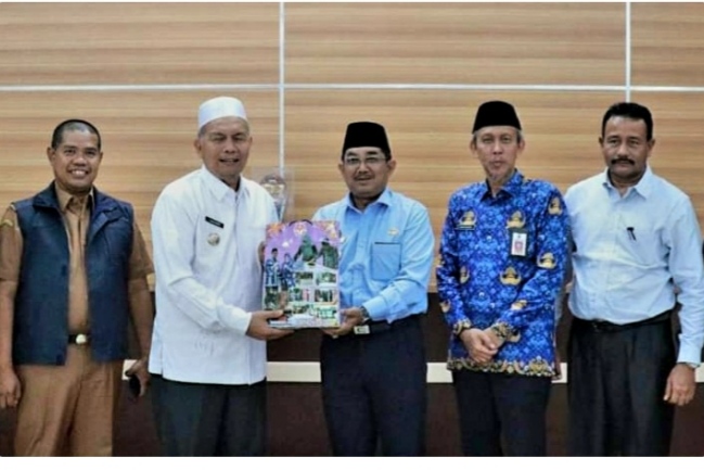Foto : Bupati Anwar Sadat Bersama Bupati Pasaman Barat