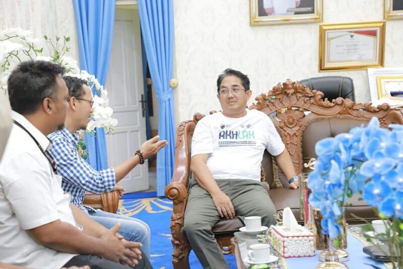 Bupati Tanjab Barat sambut Pantarlih di Rumah Dinas.