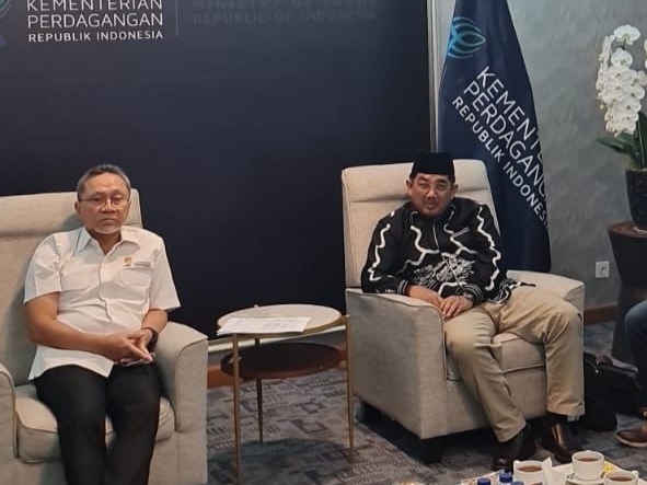 Bupati Tanjab Barat Anwar Sadat bersama Menteri Perdagangan Zulkifli Hasan
